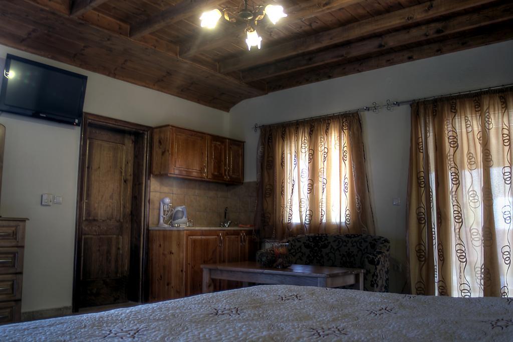 Toula Rooms Ángistron Exterior foto
